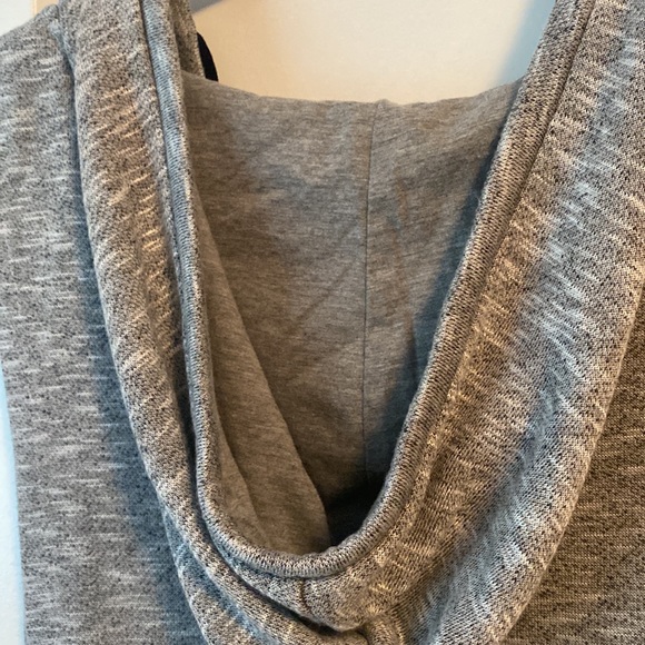 ✨ANY 2 FOR 15 ANY 3 FOR 20✨- Sleeveless Forever21 Hooded Vest - Picture 8 of 10